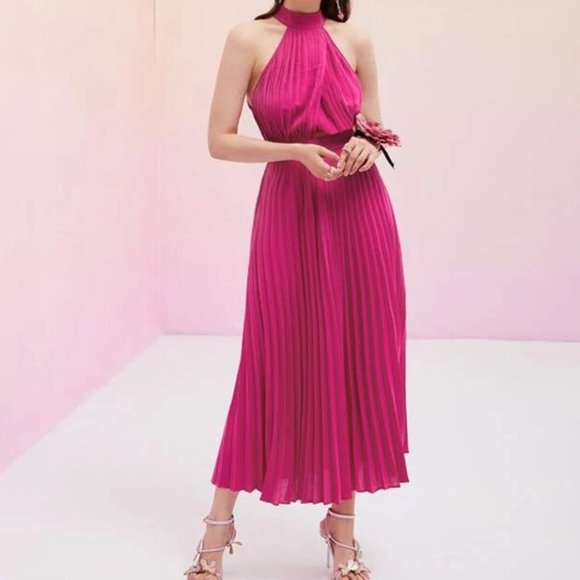 Cut Out Front Pleated Halter Dress - Picture 7 of 8